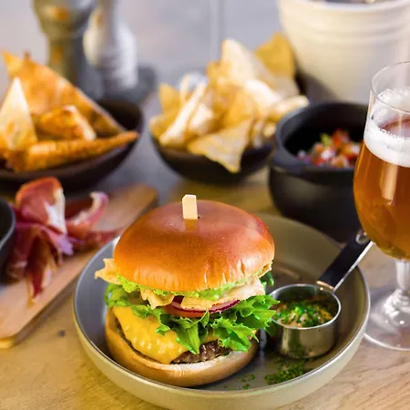 酒店 Ibis Center 3*